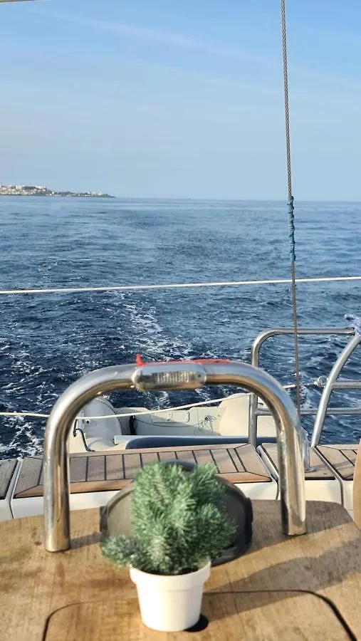 ホテル Impression Sailing Yacht パシート・ブランコ 船上ホテル